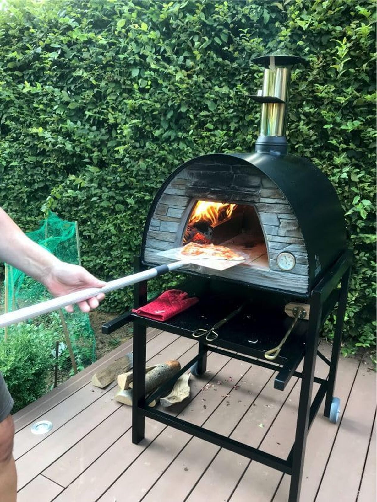 Test du four à bois Maximus Arena noir : l'allié idéal pour vos pizzas au feu de bois