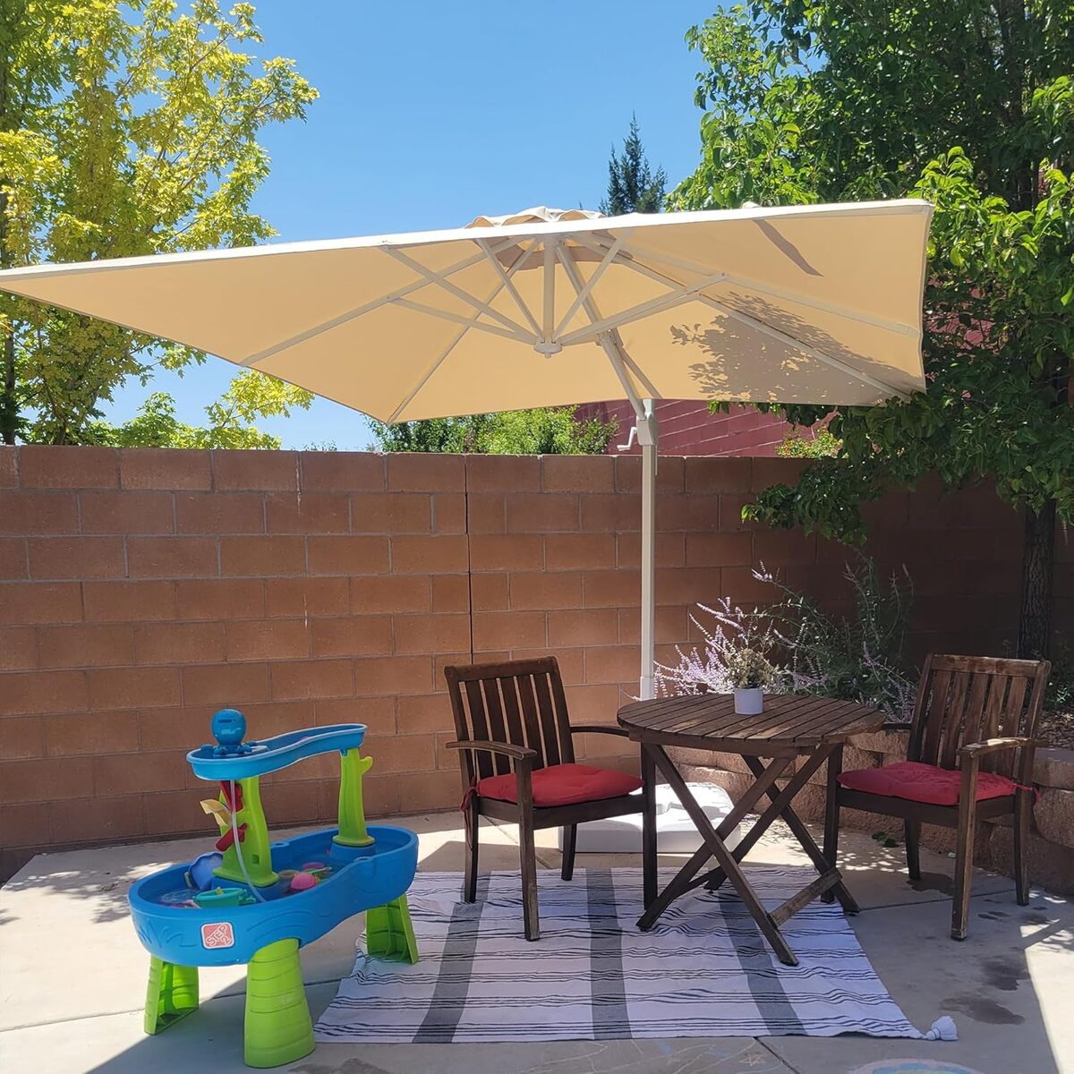 Test du parasol déporté Purple Leaf : design et efficacité au rendez-vous