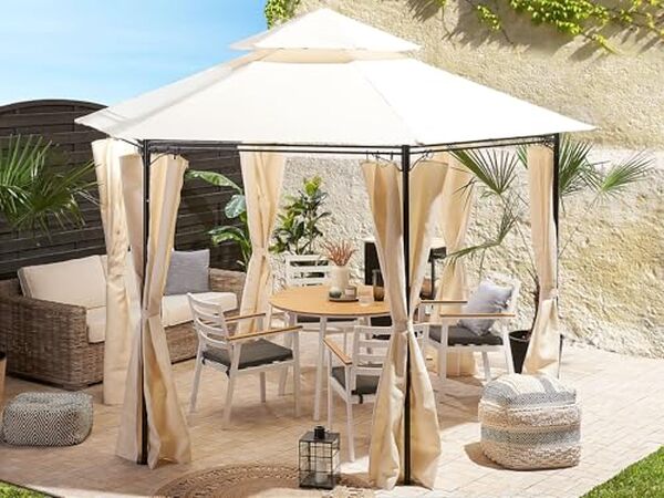 Découvrez notre avis complet sur la tonnelle hexagonale beige Beliani avec rideaux : design élégant, fonctionnalité accrue et parfaite pour sublimer votre jardin.