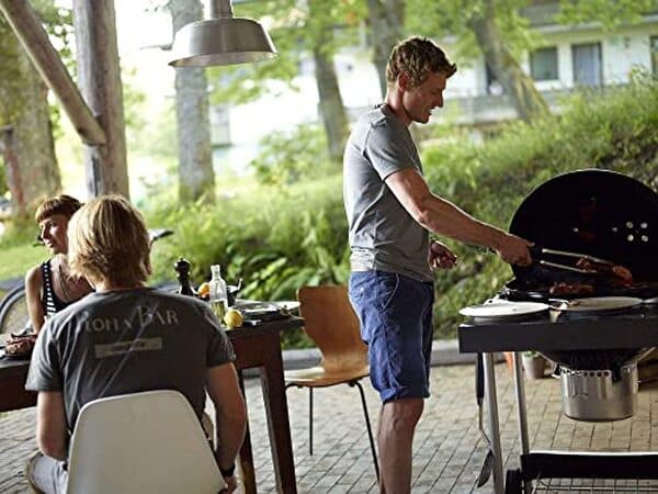 Découvrez notre analyse du barbecue Performer à charbon : performance, design élégant et conseils d'utilisation pour des grillades réussies.